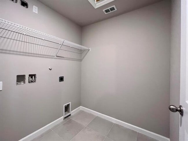 Building Photo - 5656 Mentmore Dr