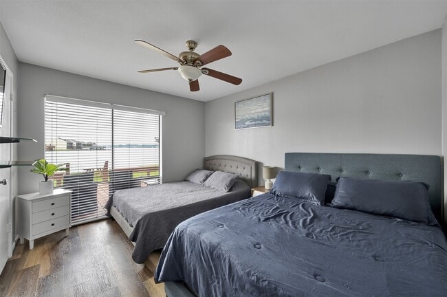 Building Photo - 124 April Point Dr N