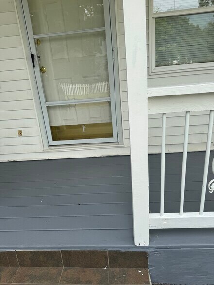 Primary Photo - 4 Maple Ave