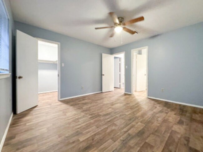 Building Photo - 6619 NW Denver Ave