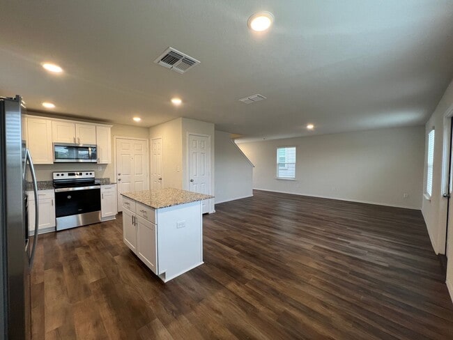Building Photo - Stunning 4 bdrm Two-Story in  NBTX