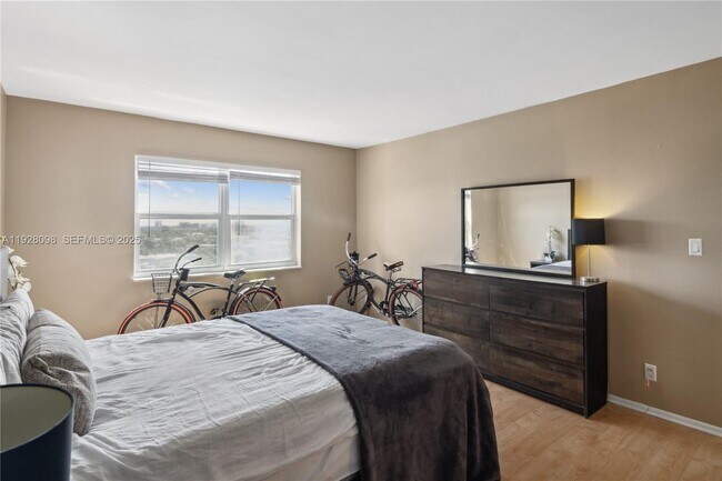 Building Photo - 401 Golden Isles Dr