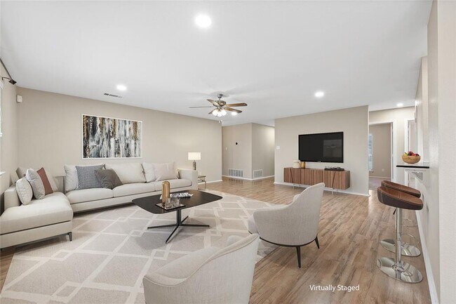 Building Photo - 210 Mesquite Cir