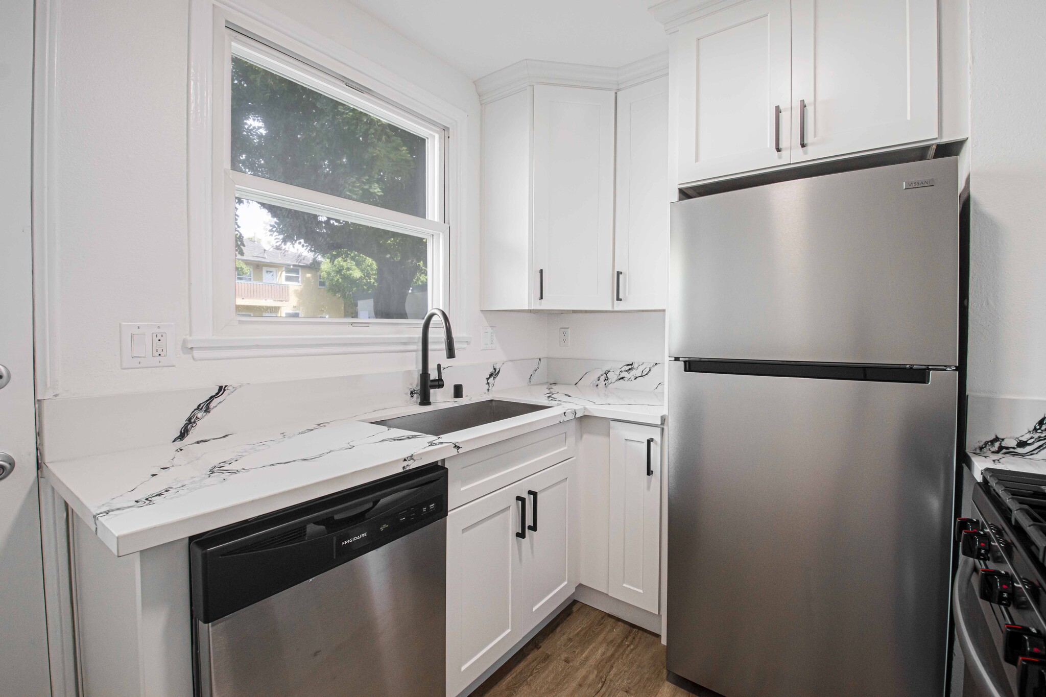 Building Photo - 8802 Belford Ave