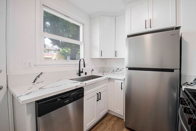 Building Photo - 8748.5 Belford Ave