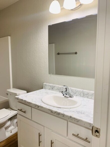 Building Photo - 2121 Ingalls Ln