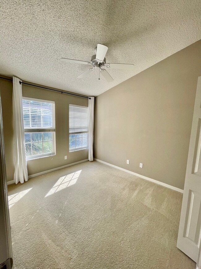 Building Photo - 643 Vallance Way NE