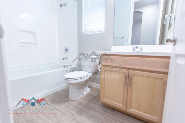 Building Photo - 15243 W Latham St