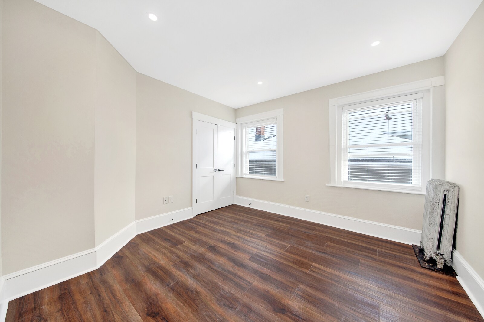 Building Photo - 105 School St