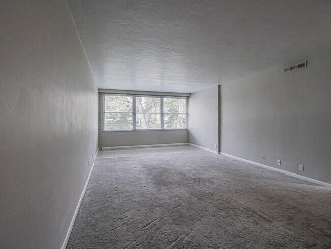 Building Photo - 677 Royal Palm Blvd