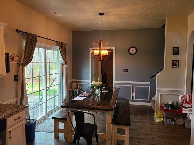 Building Photo - 4 Bed, 2.5 Bath located in The Village in Folkstone Community - Holly Ridge