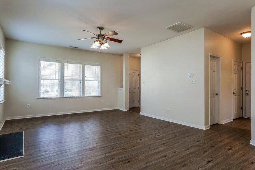 Building Photo - 4812 Landover Ridge Dr