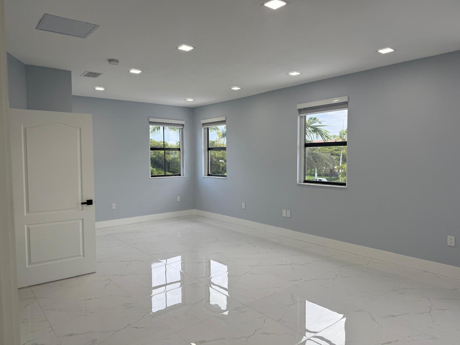 Huge master bedroom - 11300 SW 236th Ln