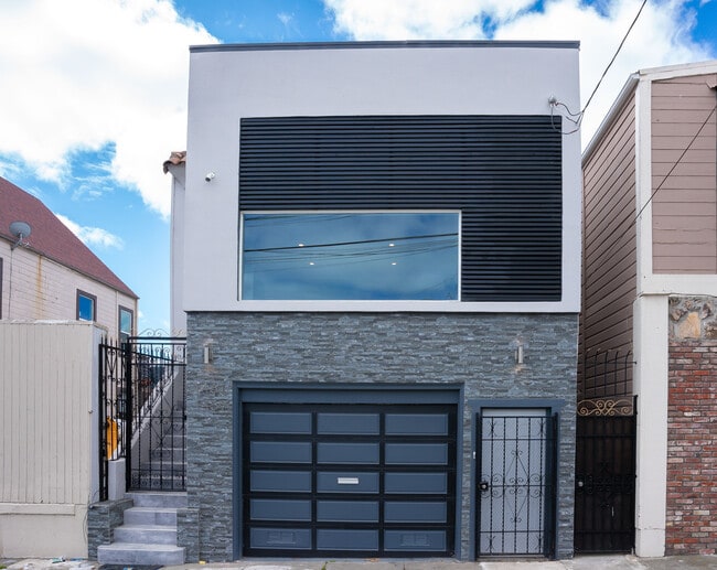 Building Photo - 1461 Thomas Ave