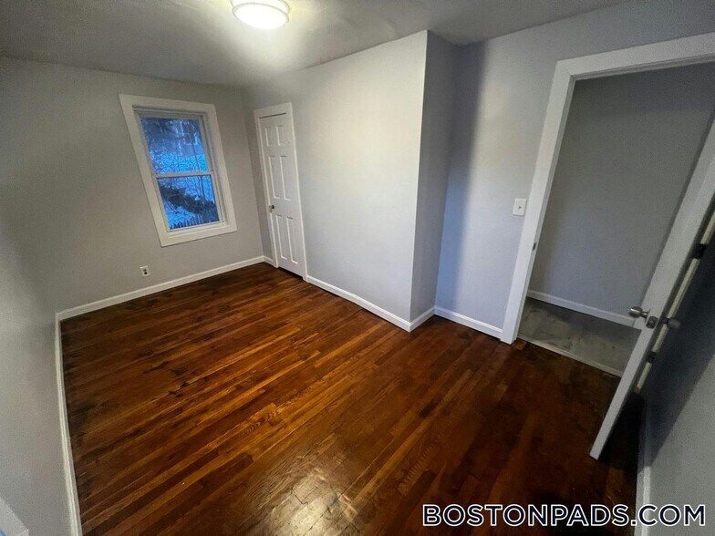 Building Photo - 165 Pleasant St