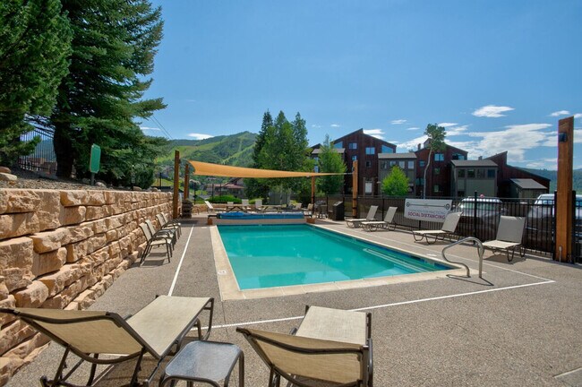 Building Photo - 1550 Amble Dr