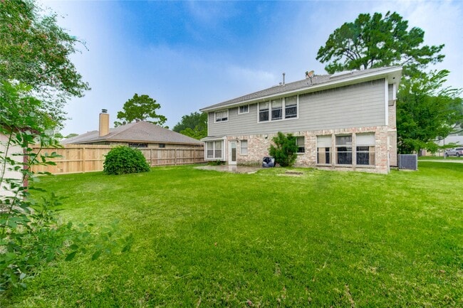 Building Photo - 15403 Meadow Village Dr