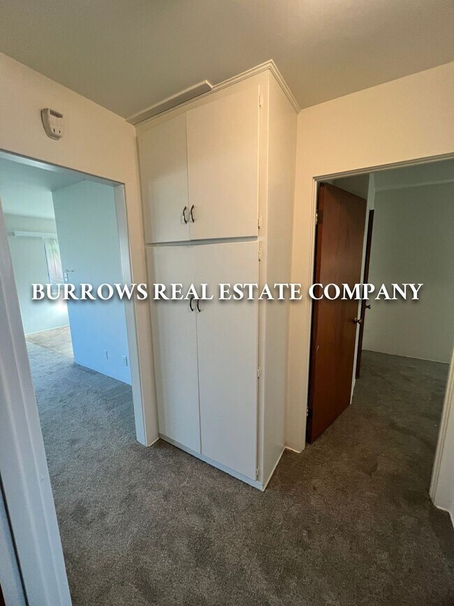 Building Photo - Single story 2 bedroom, 1 bathroom apartment in Ventura