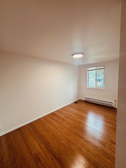 Building Photo - 718 21st Ave
