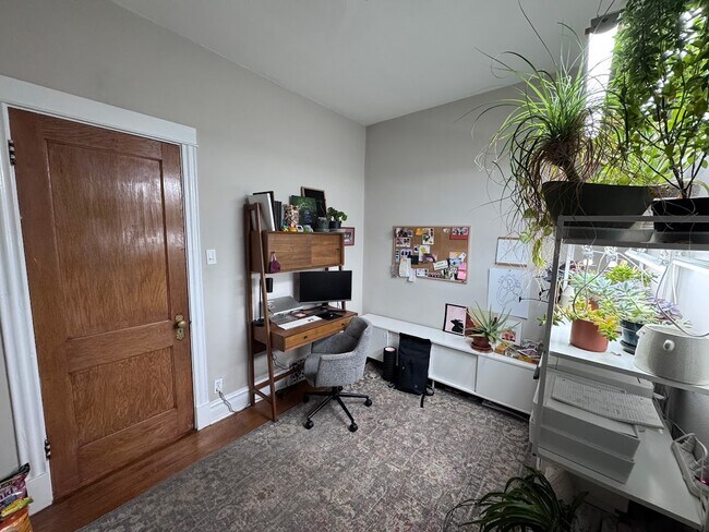 Building Photo - 2251 W Giddings St