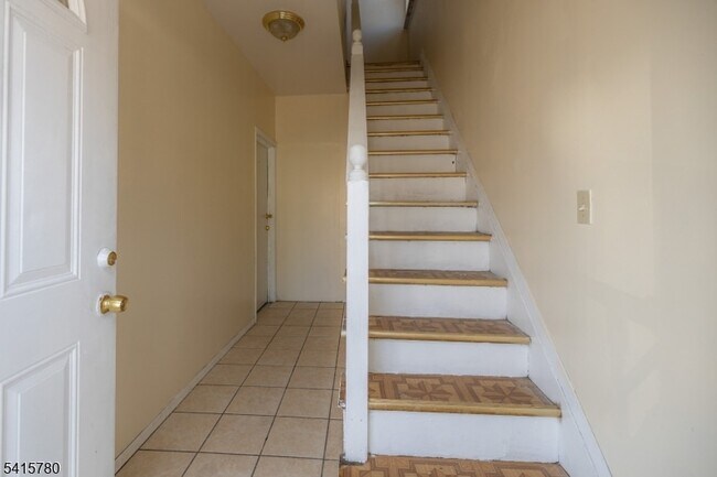 Building Photo - 450 3rd Ave