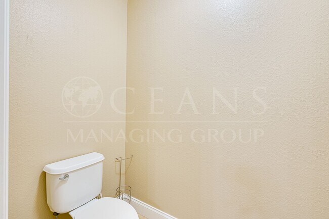 Building Photo - GORGEOUS Waterfront Condo in South Daytona