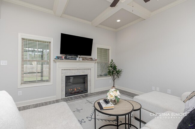 Building Photo - 214 Creek Ridge Dr