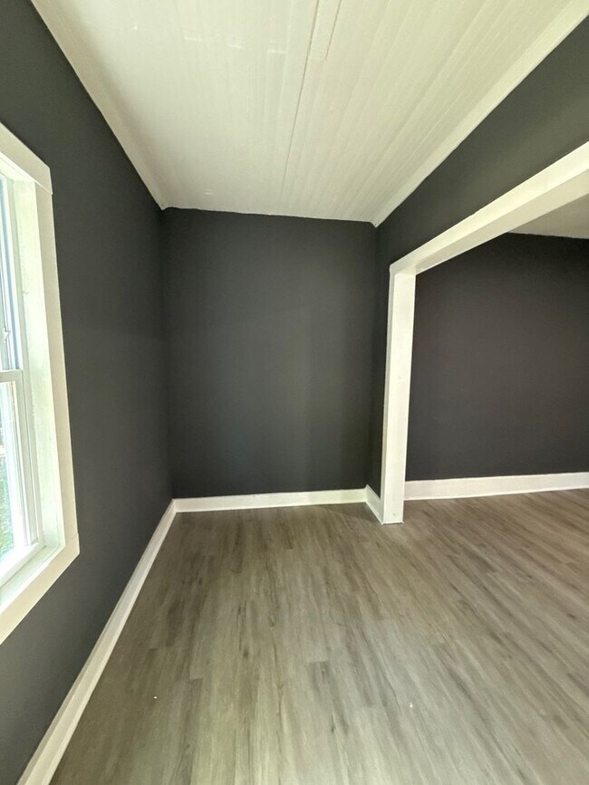 Building Photo - Fully Renovated Home in Binghampton – Section 8 Welcome!