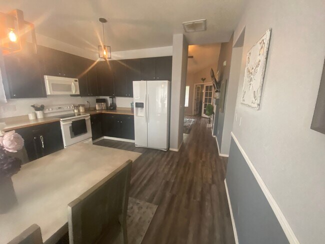 Building Photo - Beautiful 3 bedroom 2 Bath Home in South Brighton Area