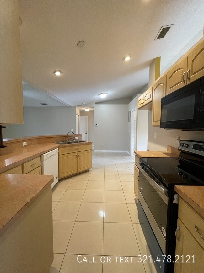 Building Photo - 611 Americana Blvd NE