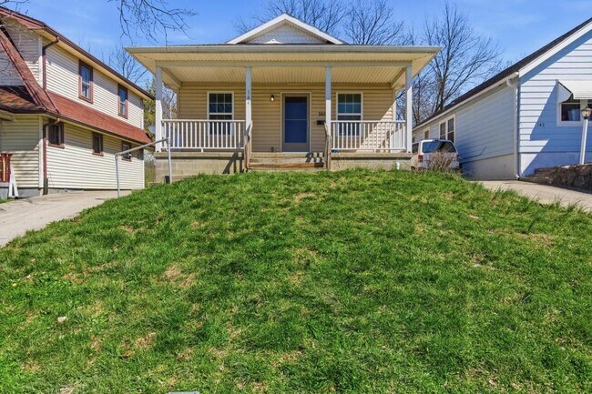 Building Photo - 144 N Quentin Ave