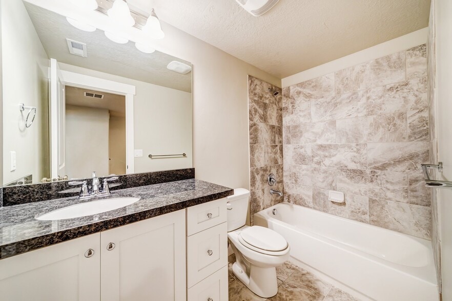 Building Photo - 4403 W Glendon Dr