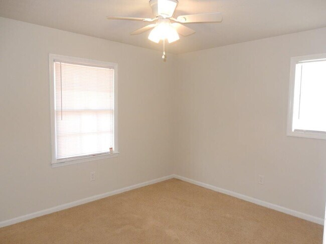 Building Photo - 8110 Trafalgar Way