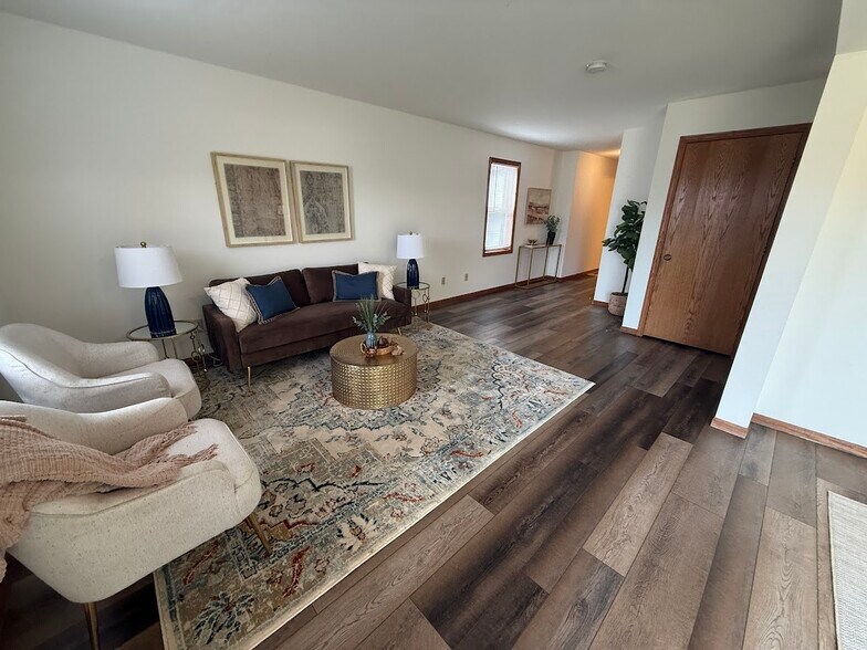 Building Photo - 903 Clarmar Dr