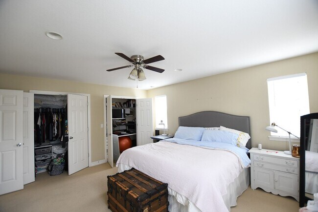 Building Photo - Bonus Loft!
