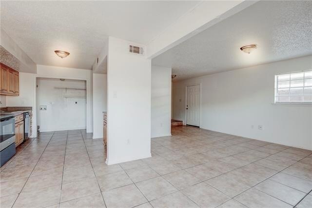 Building Photo - 44 Carriage Ln