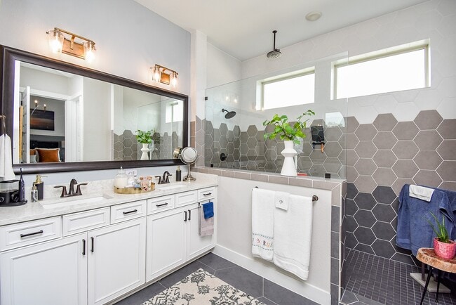 Building Photo - 10914 Brambling Wood Dr