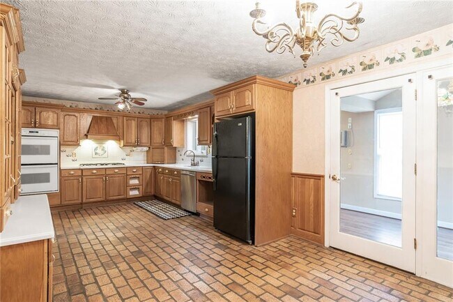 Building Photo - 131 Arrowood Ln