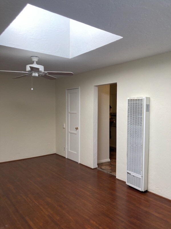 wall heater - 4111 W Olive Ave