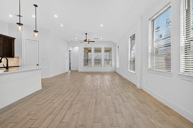 Building Photo - 10727 River Walk Dr