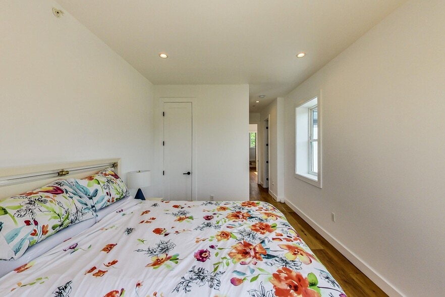 Building Photo - 25 U St NE