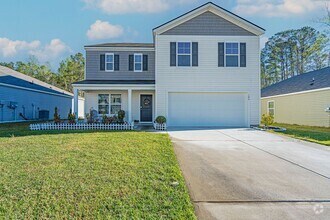 Building Photo - Spacious 4 bed, 2.5 bath Home with Neighbo...