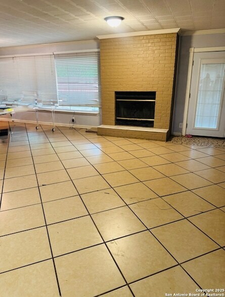 Building Photo - 335 Pinewood Ln