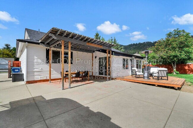 Building Photo - 2082 E Greenleaf Ln