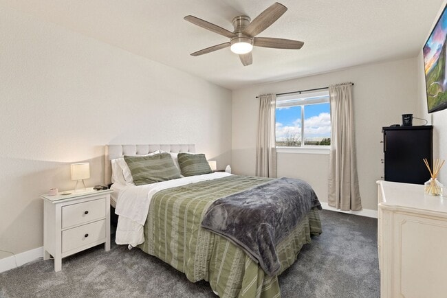 Building Photo - 2 Bed 3.5 Bath Townhome in Fort Collins!