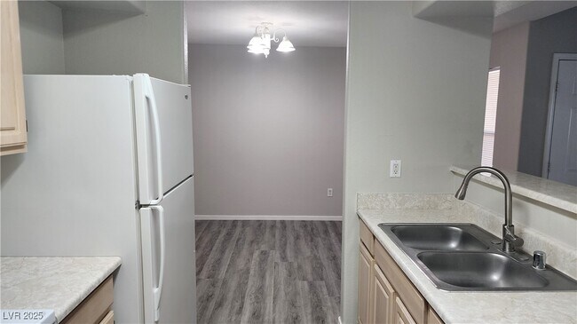 Building Photo - 555 E Silverado Ranch Blvd