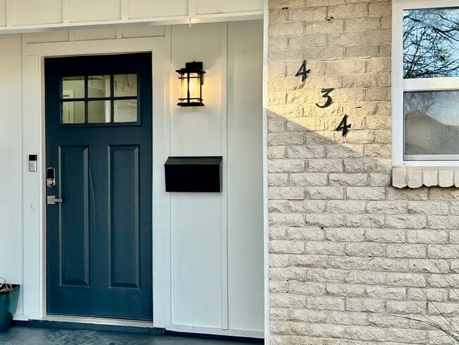 Building Photo - 434 Beverly Dr