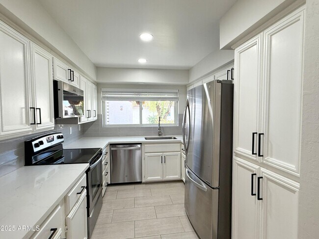 Building Photo - 6533 N Maryland Cir