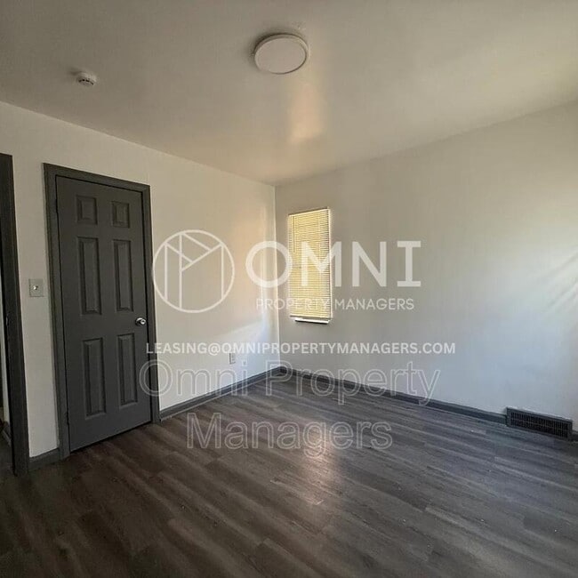 Building Photo - 9747 Somerset Ave