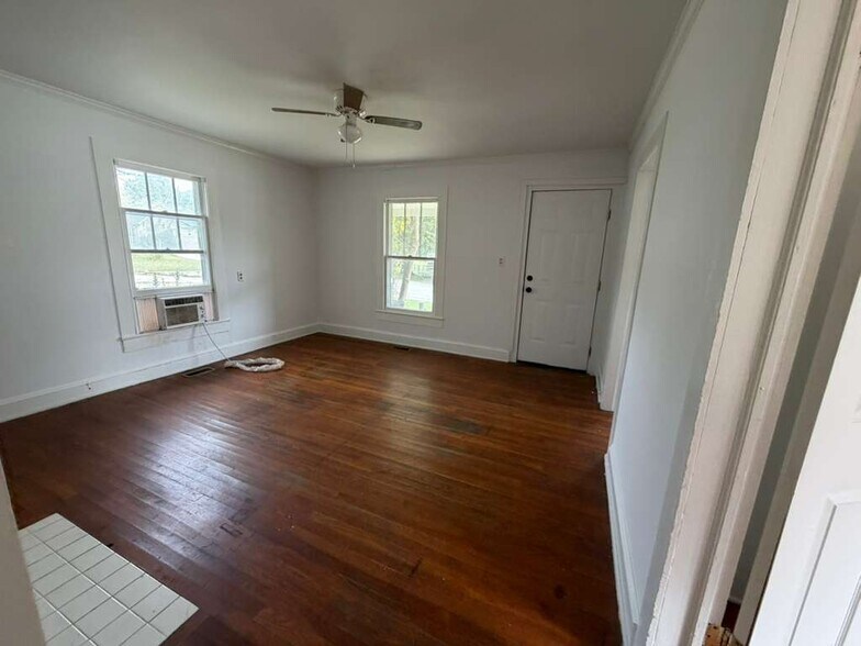 Building Photo - 610 S Chapel St